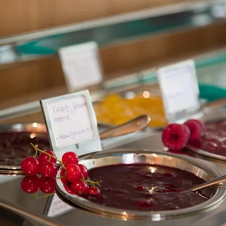 호텔 Schloss Ranzow - Kleines Romantik - Wellness - Golfplatz - Hochzeiten & Feiern 4*