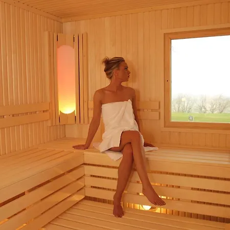 Romantik Schloss Ranzow Отель 4*