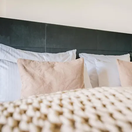 Schloss Ranzow - Kleines Romantik - Wellness - Golfplatz - Hochzeiten & Feiern 호텔 로메