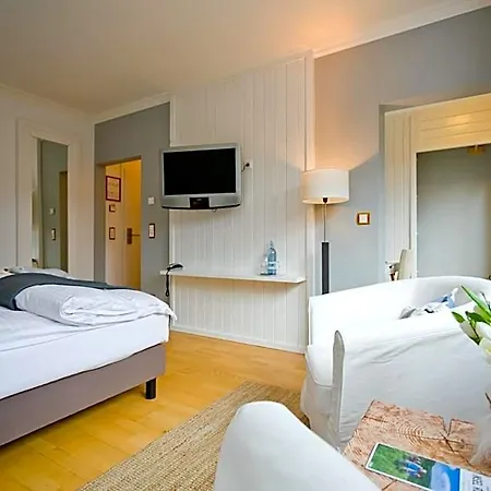 Schloss Ranzow - Kleines Romantik - Wellness - Golfplatz - Hochzeiten & Feiern Hotel 4*