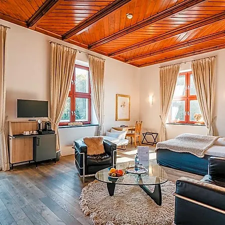Schloss Ranzow - Kleines Romantik - Wellness - Golfplatz - Hochzeiten & Feiern 4*