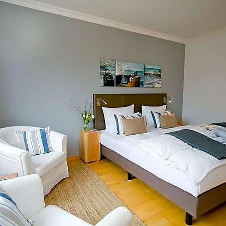 Schloss Ranzow - Kleines Romantik - Wellness - Golfplatz - Hochzeiten & Feiern מלון לומה