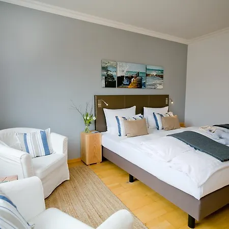 Schloss Ranzow - Kleines Romantik - Wellness - Golfplatz - Hochzeiten & Feiern