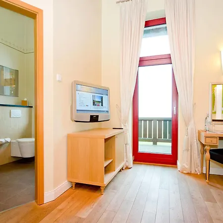 Schloss Ranzow - Kleines Romantik - Wellness - Golfplatz - Hochzeiten & Feiern 호텔 로메