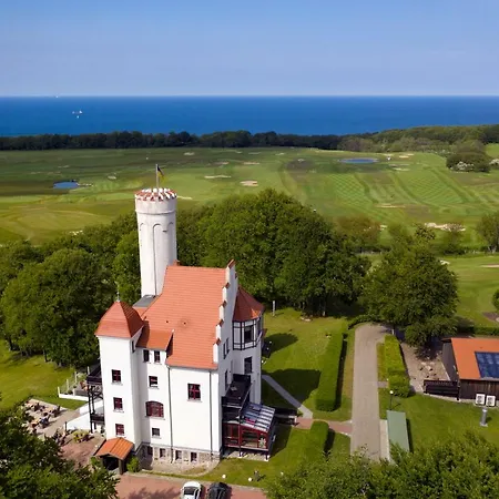 Отель Romantik Schloss Ranzow 4*