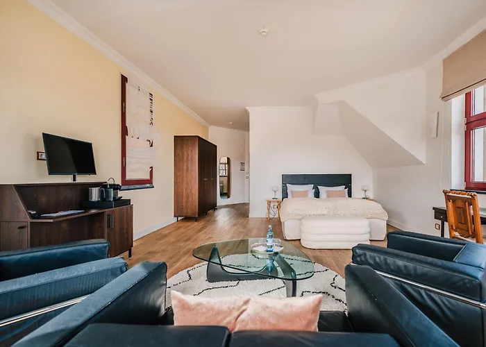 Отель Schloss Ranzow - Kleines Romantik - Wellness - Golfplatz - Hochzeiten & Feiern Ломе